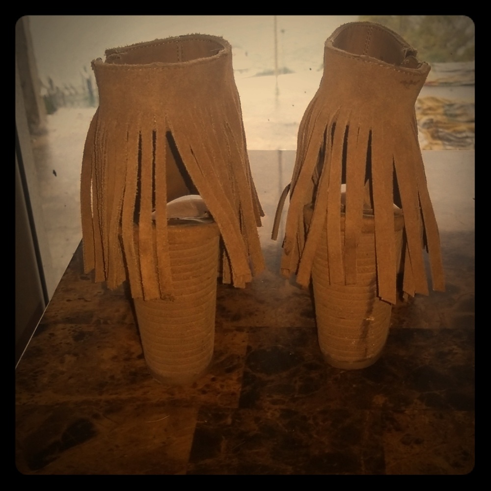 Fringe peep toe wedge